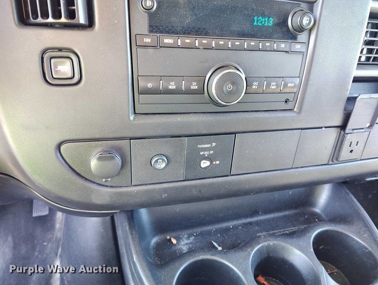 image for item YA1403 2016 Chevrolet Express 2500 van