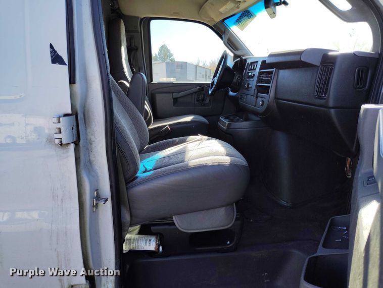 image for item YA1403 2016 Chevrolet Express 2500 van