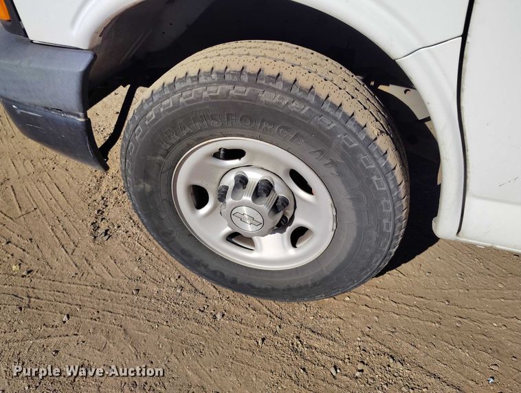 image for item YA1403 2016 Chevrolet Express 2500 van