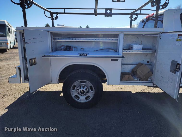 image for item YA1404 2018 Chevrolet Silverado 2500HD utility bed pickup truck