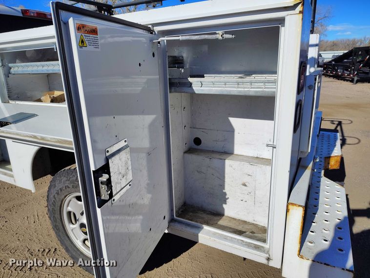 image for item YA1404 2018 Chevrolet Silverado 2500HD utility bed pickup truck