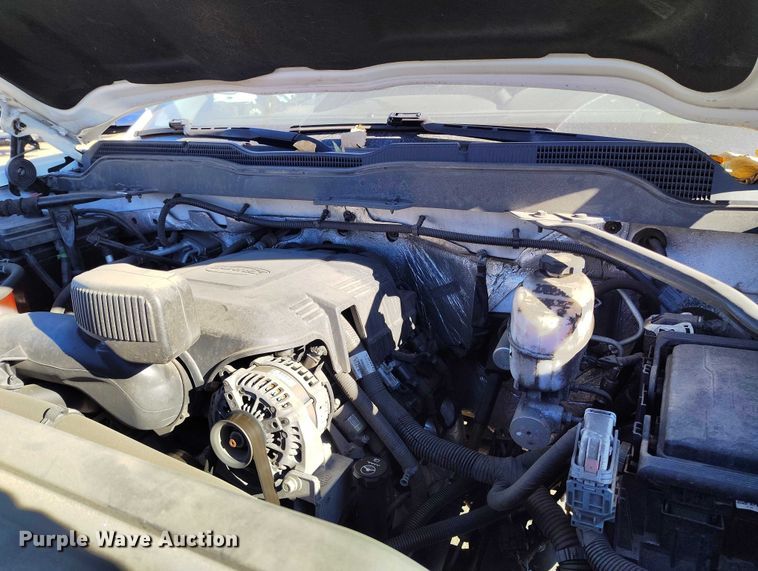 image for item YA1404 2018 Chevrolet Silverado 2500HD utility bed pickup truck