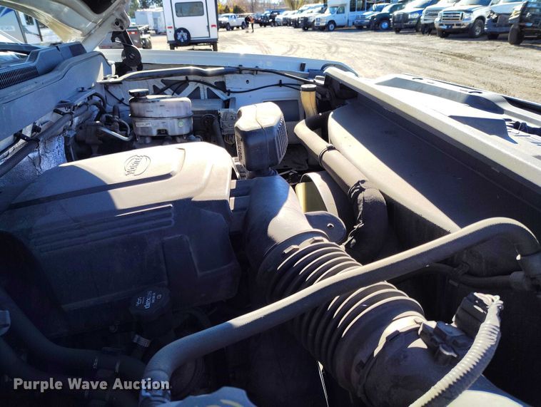 image for item YA1404 2018 Chevrolet Silverado 2500HD utility bed pickup truck