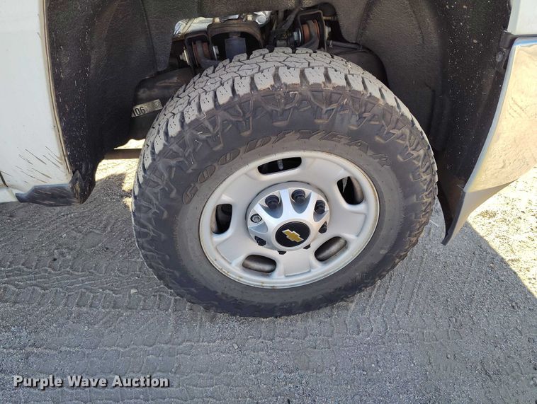 image for item YA1404 2018 Chevrolet Silverado 2500HD utility bed pickup truck