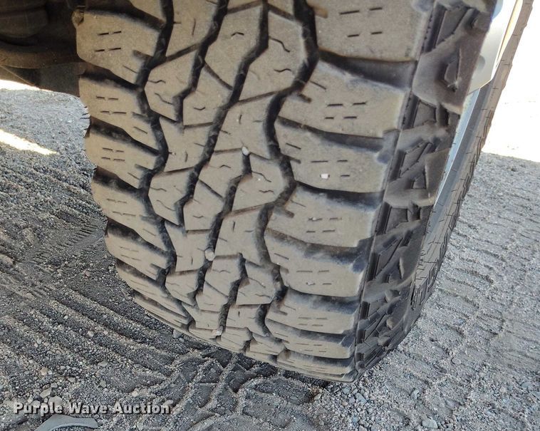 image for item YA1404 2018 Chevrolet Silverado 2500HD utility bed pickup truck