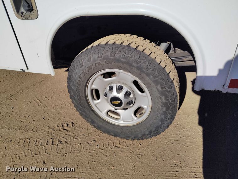 image for item YA1404 2018 Chevrolet Silverado 2500HD utility bed pickup truck