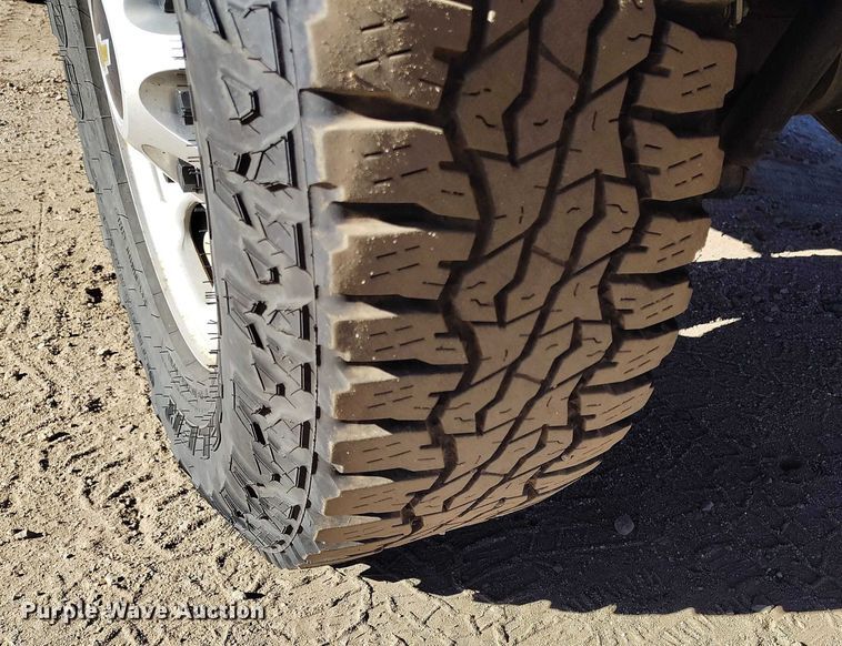 image for item YA1404 2018 Chevrolet Silverado 2500HD utility bed pickup truck