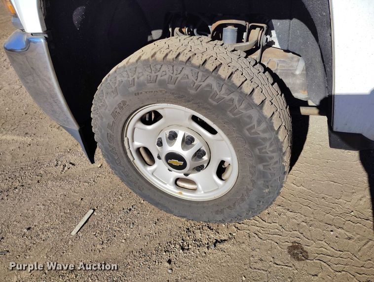 image for item YA1404 2018 Chevrolet Silverado 2500HD utility bed pickup truck