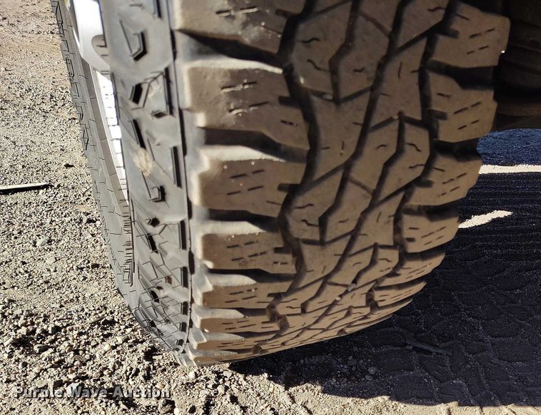 image for item YA1404 2018 Chevrolet Silverado 2500HD utility bed pickup truck