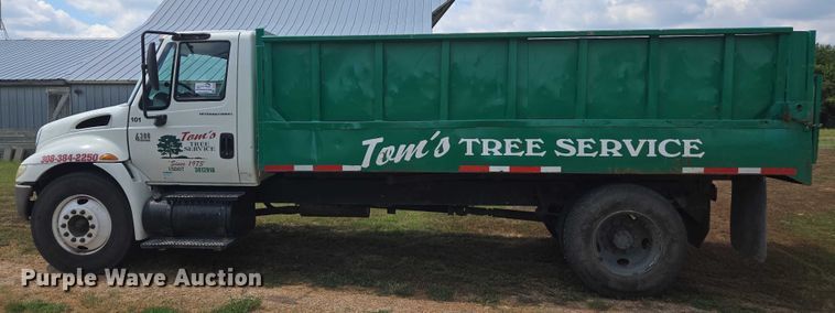 image for item DE2196 2002 International 4300 dump truck