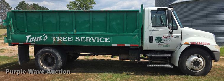 image for item DE2196 2002 International 4300 dump truck