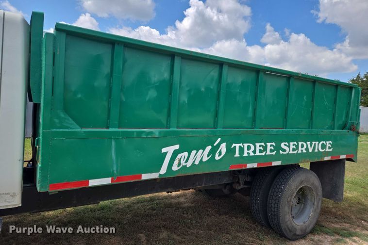 image for item DE2196 2002 International 4300 dump truck