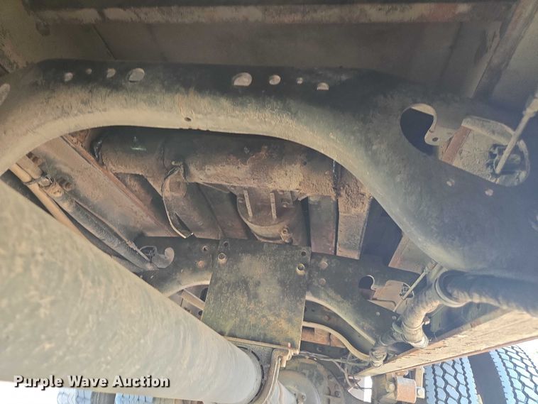 image for item DE2196 2002 International 4300 dump truck