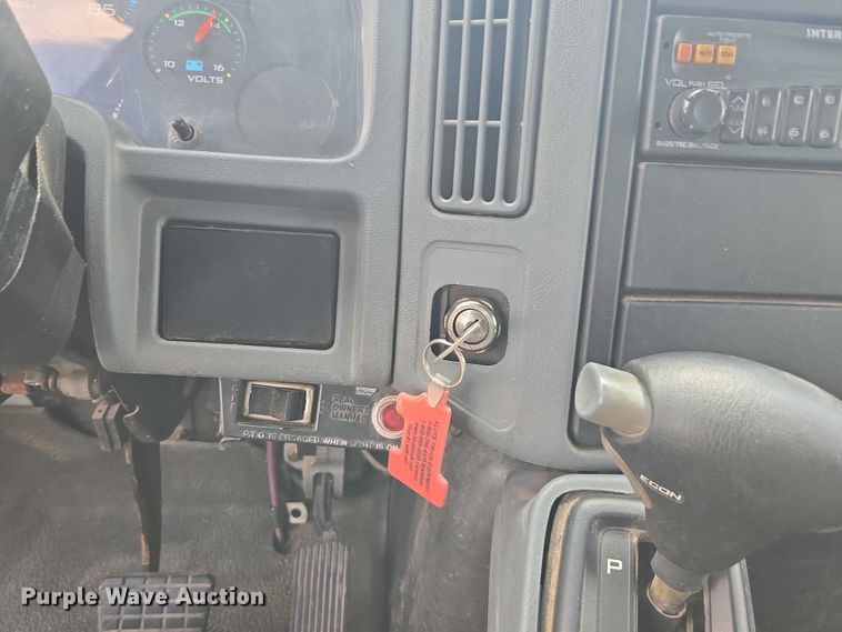 image for item DE2196 2002 International 4300 dump truck