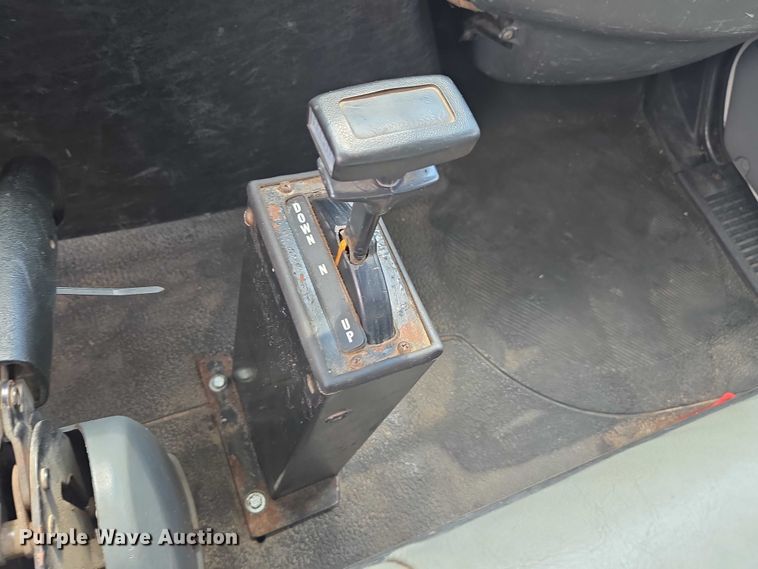 image for item DE2196 2002 International 4300 dump truck