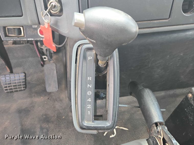 image for item DE2196 2002 International 4300 dump truck