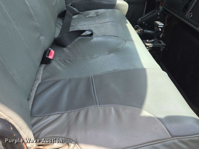 image for item DE2196 2002 International 4300 dump truck