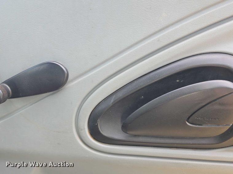 image for item DE2196 2002 International 4300 dump truck