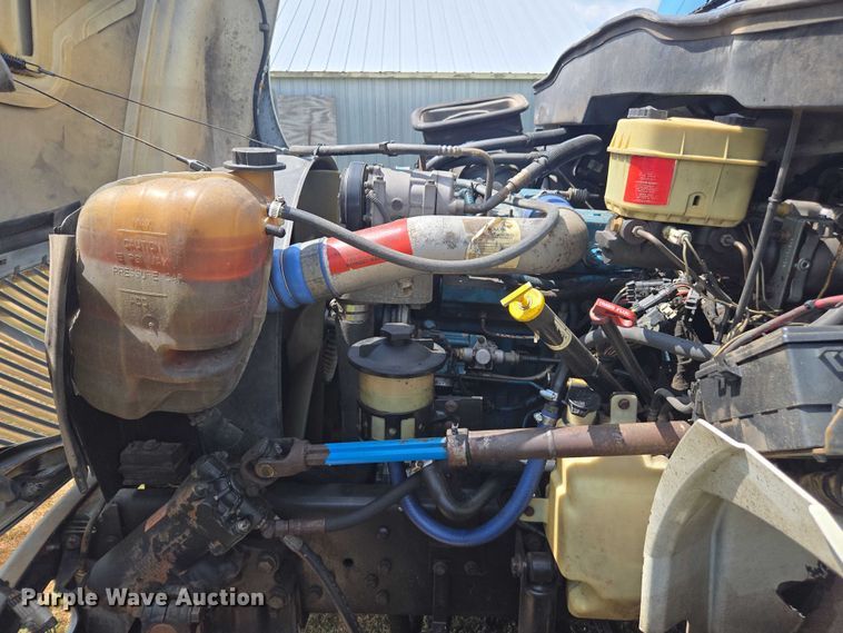 image for item DE2196 2002 International 4300 dump truck