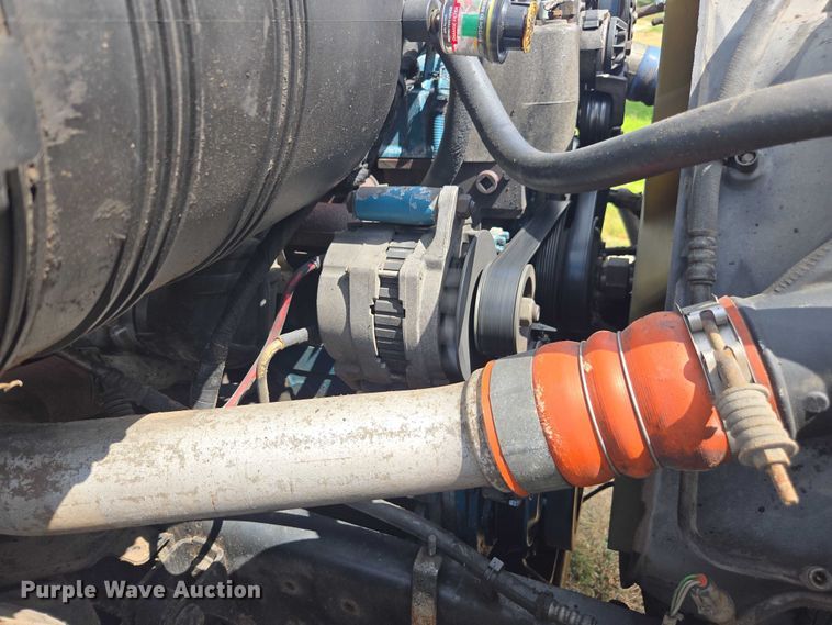 image for item DE2196 2002 International 4300 dump truck