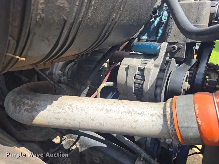 image for item DE2196 2002 International 4300 dump truck