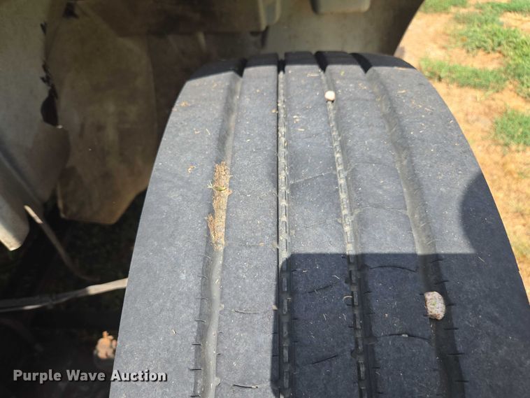 image for item DE2196 2002 International 4300 dump truck