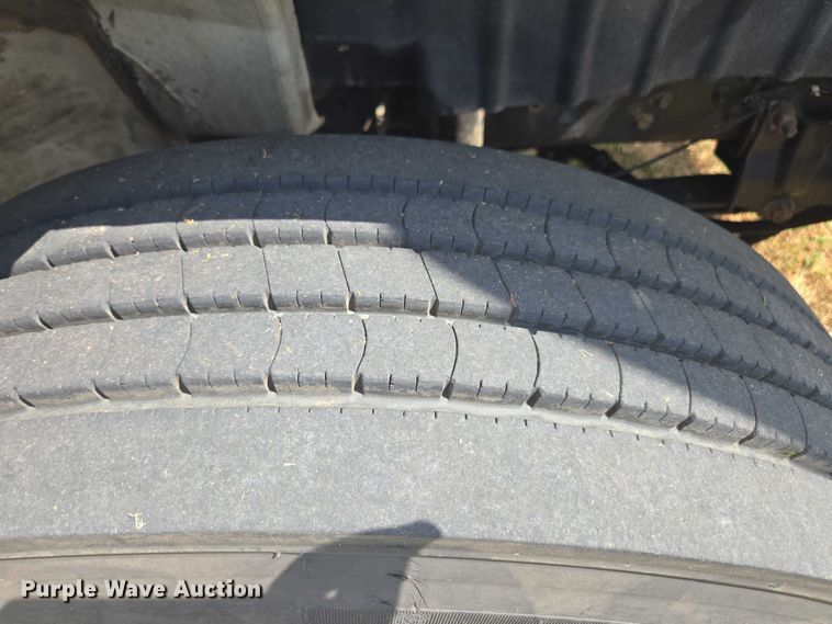 image for item DE2196 2002 International 4300 dump truck