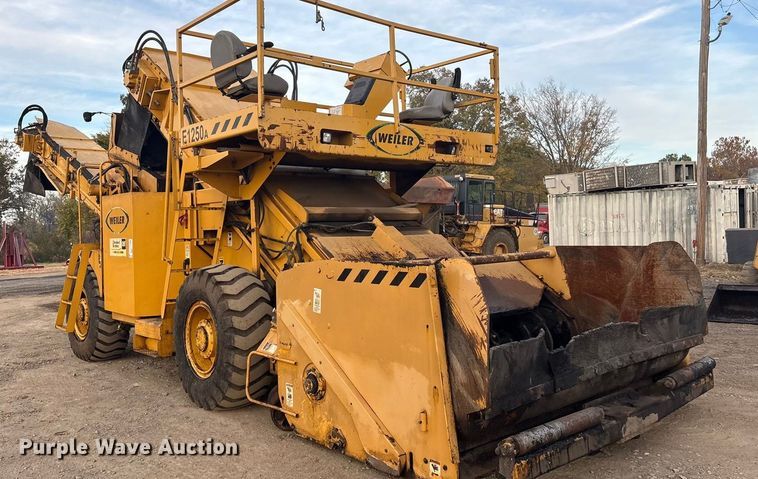 image for item DJ7943 2010 Weiler E1250A remixing transfer vehicle