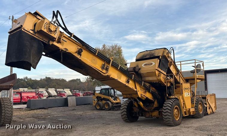 image for item DJ7943 2010 Weiler E1250A remixing transfer vehicle