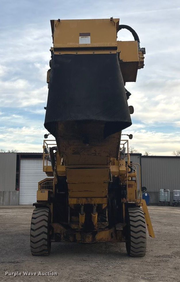 image for item DJ7943 2010 Weiler E1250A remixing transfer vehicle