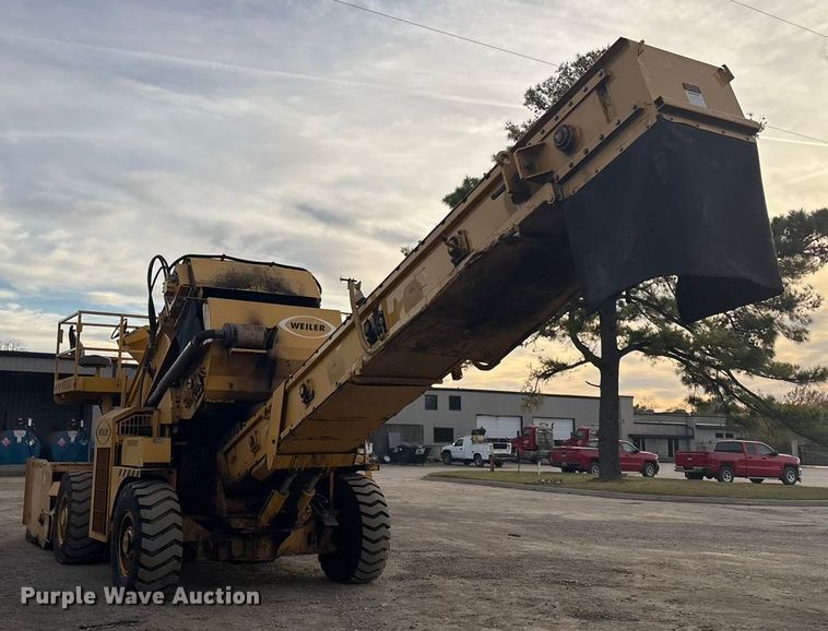 image for item DJ7943 2010 Weiler E1250A remixing transfer vehicle