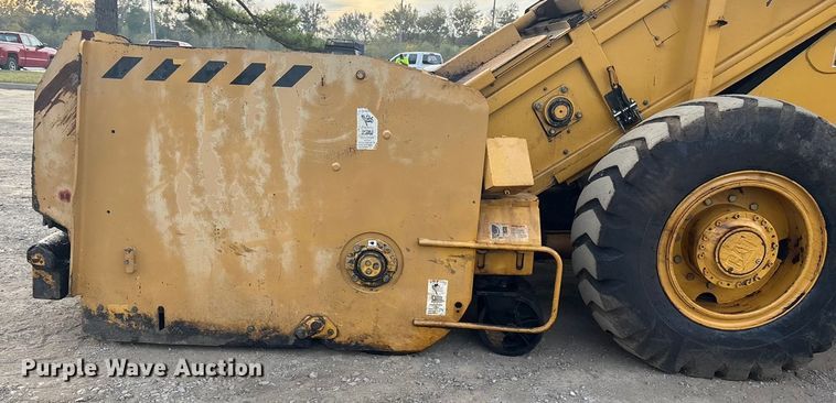 image for item DJ7943 2010 Weiler E1250A remixing transfer vehicle