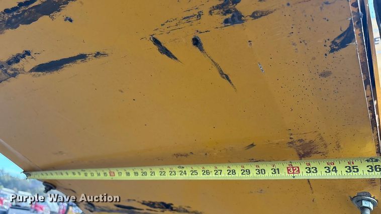 image for item DJ7943 2010 Weiler E1250A remixing transfer vehicle