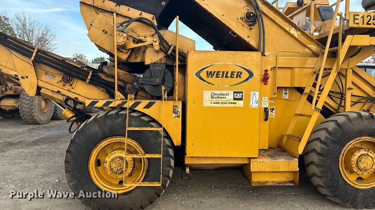 image for item DJ7943 2010 Weiler E1250A remixing transfer vehicle