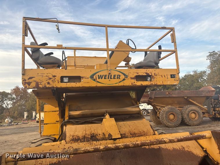 image for item DJ7943 2010 Weiler E1250A remixing transfer vehicle