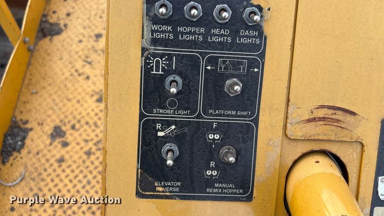 image for item DJ7943 2010 Weiler E1250A remixing transfer vehicle