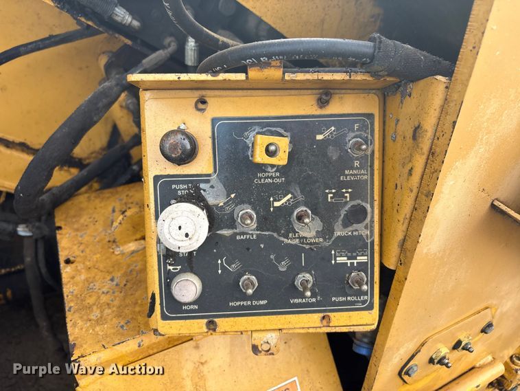 image for item DJ7943 2010 Weiler E1250A remixing transfer vehicle