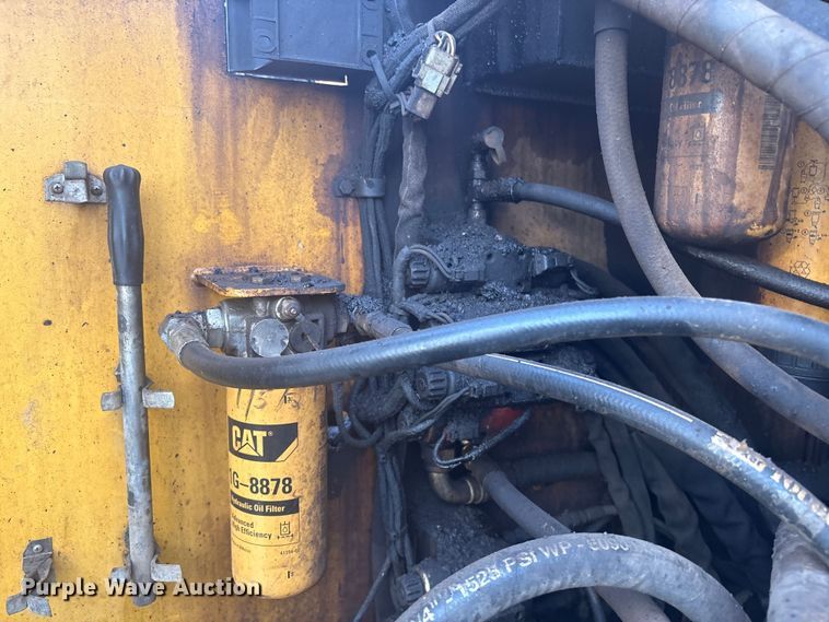 image for item DJ7943 2010 Weiler E1250A remixing transfer vehicle