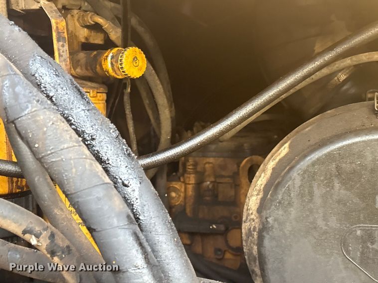 image for item DJ7943 2010 Weiler E1250A remixing transfer vehicle