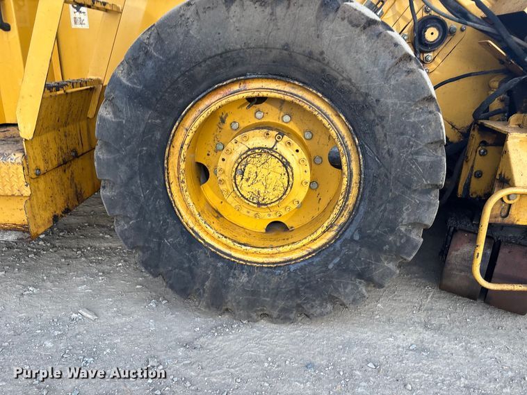 image for item DJ7943 2010 Weiler E1250A remixing transfer vehicle