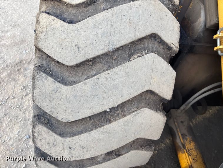 image for item DJ7943 2010 Weiler E1250A remixing transfer vehicle