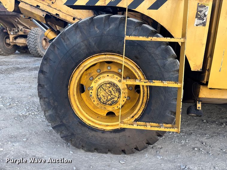 image for item DJ7943 2010 Weiler E1250A remixing transfer vehicle