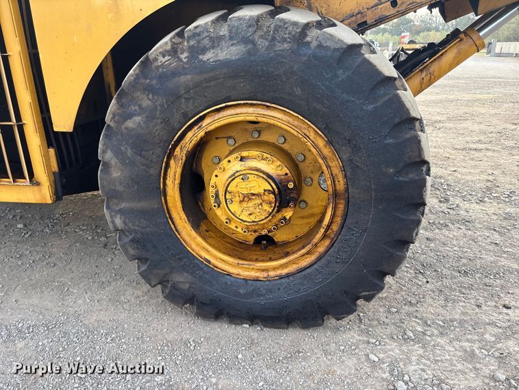 image for item DJ7943 2010 Weiler E1250A remixing transfer vehicle