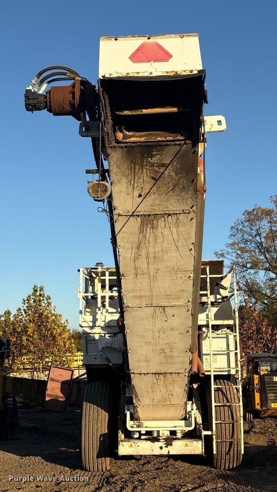 image for item DJ7977 1996 Roadtec Shuttle Buggy 2500 material transfer vehicle