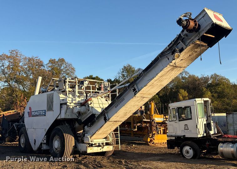 image for item DJ7977 1996 Roadtec Shuttle Buggy 2500 material transfer vehicle