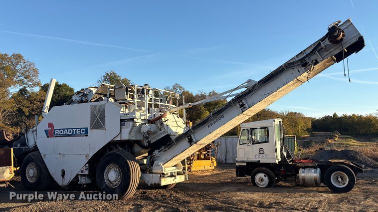 image for item DJ7977 1996 Roadtec Shuttle Buggy 2500 material transfer vehicle