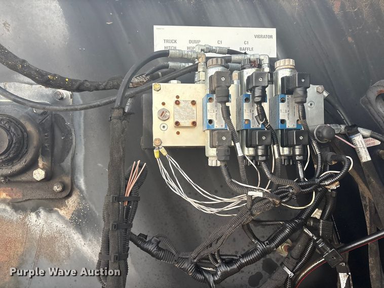 image for item DJ7977 1996 Roadtec Shuttle Buggy 2500 material transfer vehicle