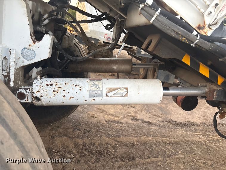 image for item DJ7977 1996 Roadtec Shuttle Buggy 2500 material transfer vehicle