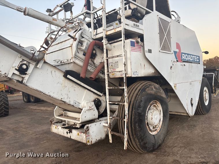 image for item DJ7977 1996 Roadtec Shuttle Buggy 2500 material transfer vehicle