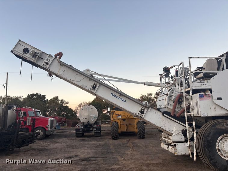 image for item DJ7977 1996 Roadtec Shuttle Buggy 2500 material transfer vehicle